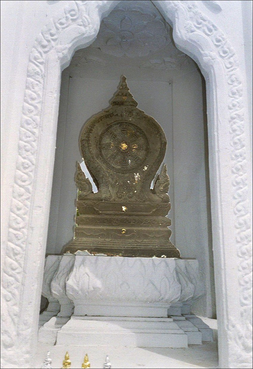 ใบเสมาทรงมงกุฎ วัดราชนัดดา